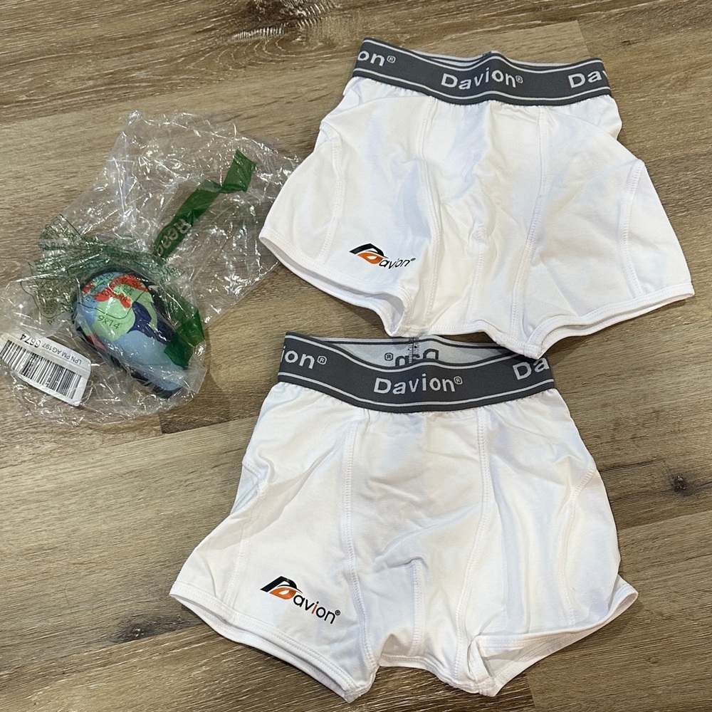 Kids sport boxers with cup - XS NWT